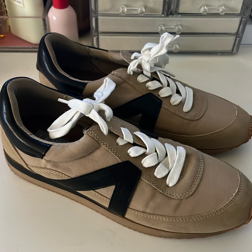 EUC Loft sneakers